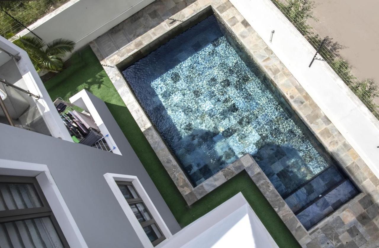 Mayfair Condo In Pereybere Pereybere Beach Esterno foto